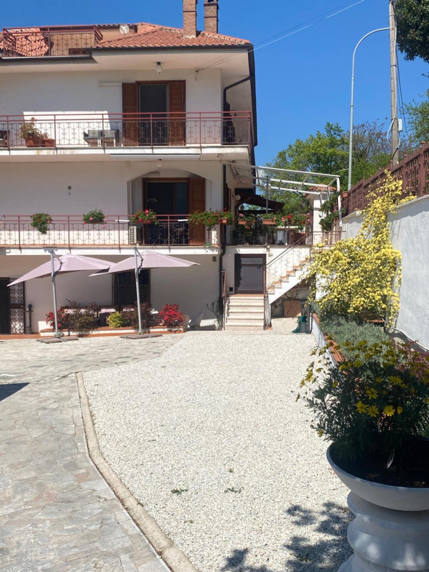 B&B Rox E Claudia Lugnola Luaran gambar